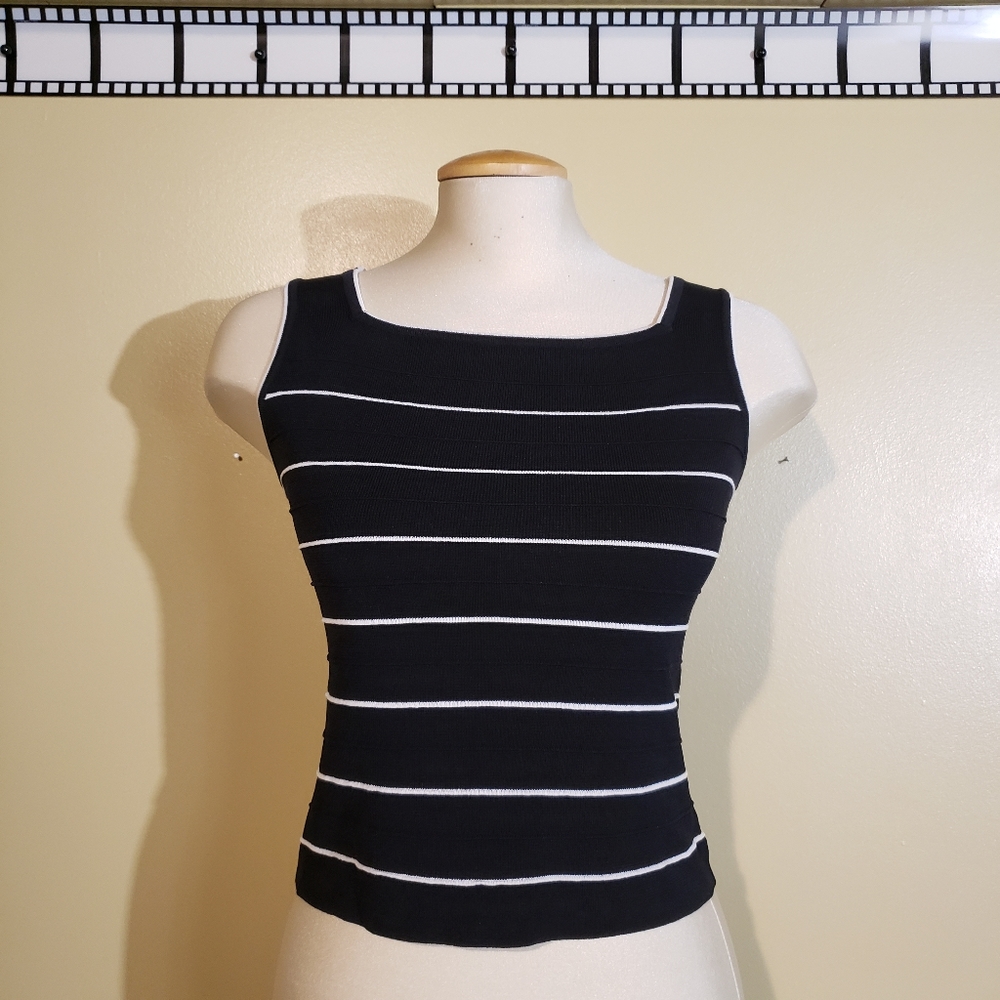 Knitted Joseph A dressy tank top.